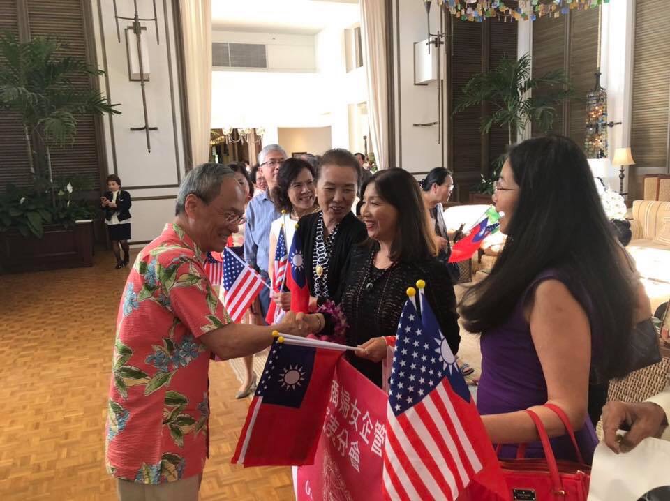 僑委會吳新興委員長陪同蔡英文總統過境夏威夷與僑胞座談